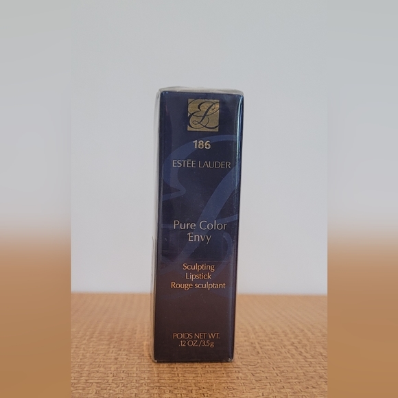 Estee Lauder Lipstick - Picture 1 of 2